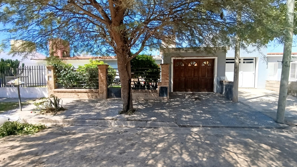 SE VENDE CASA EN ARROYITO