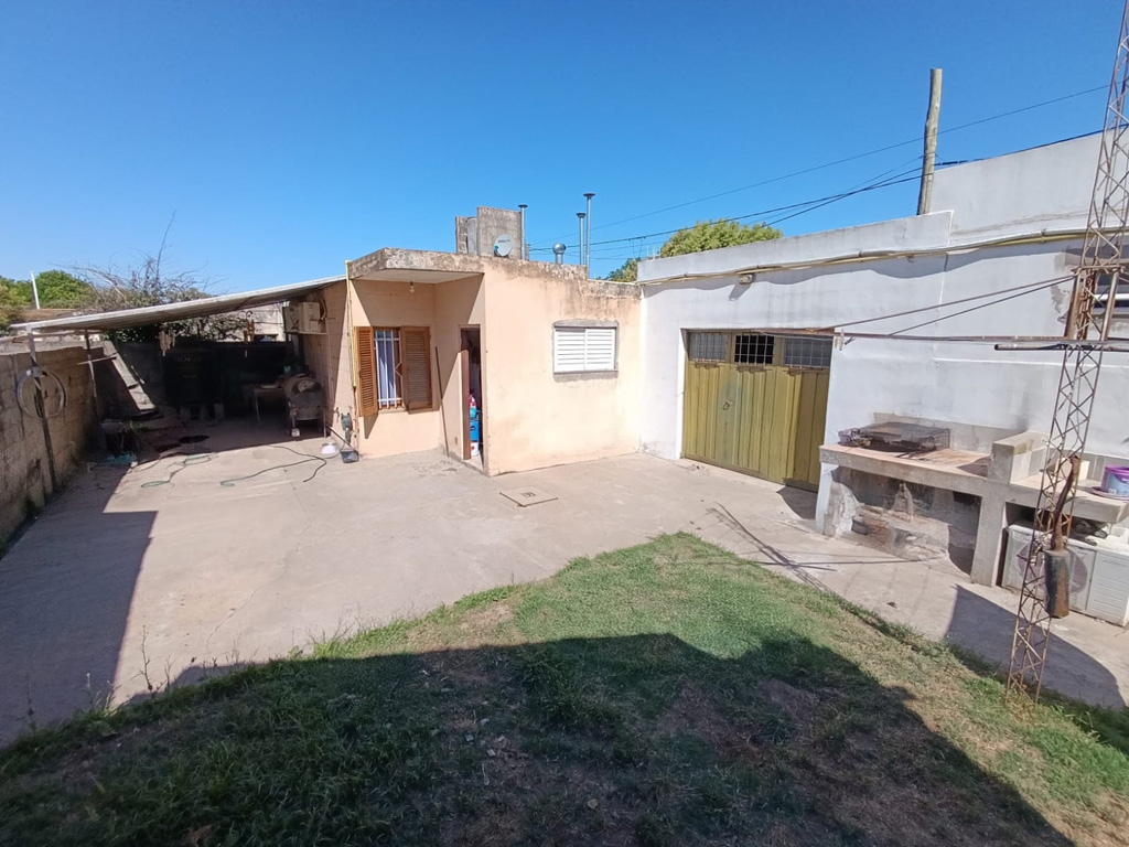SE VENDE CASA EN ARROYITO