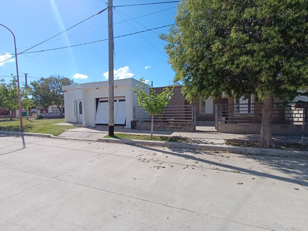 SE VENDE CASA EN ARROYITO