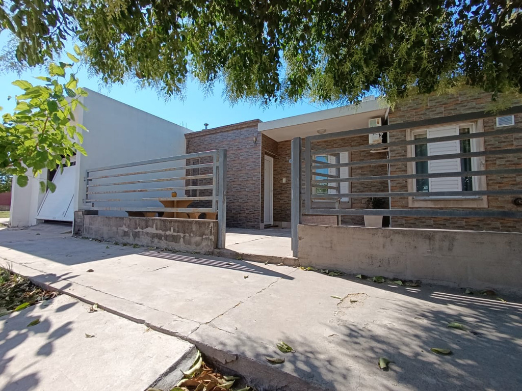 SE VENDE CASA EN ARROYITO