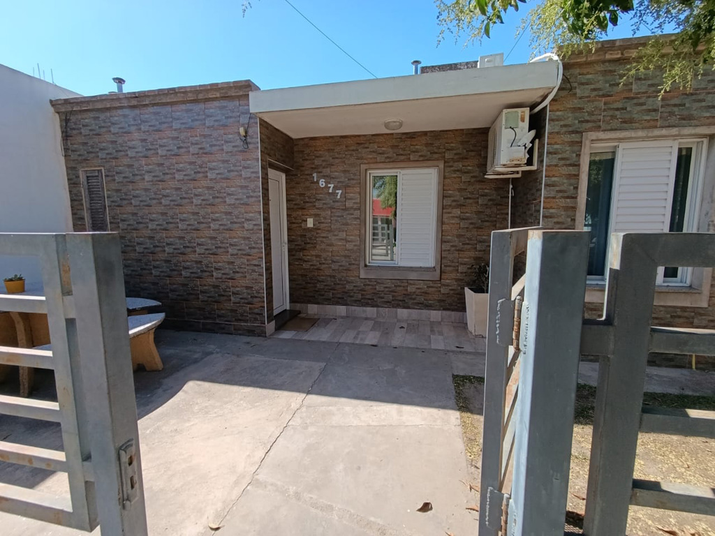 SE VENDE CASA EN ARROYITO