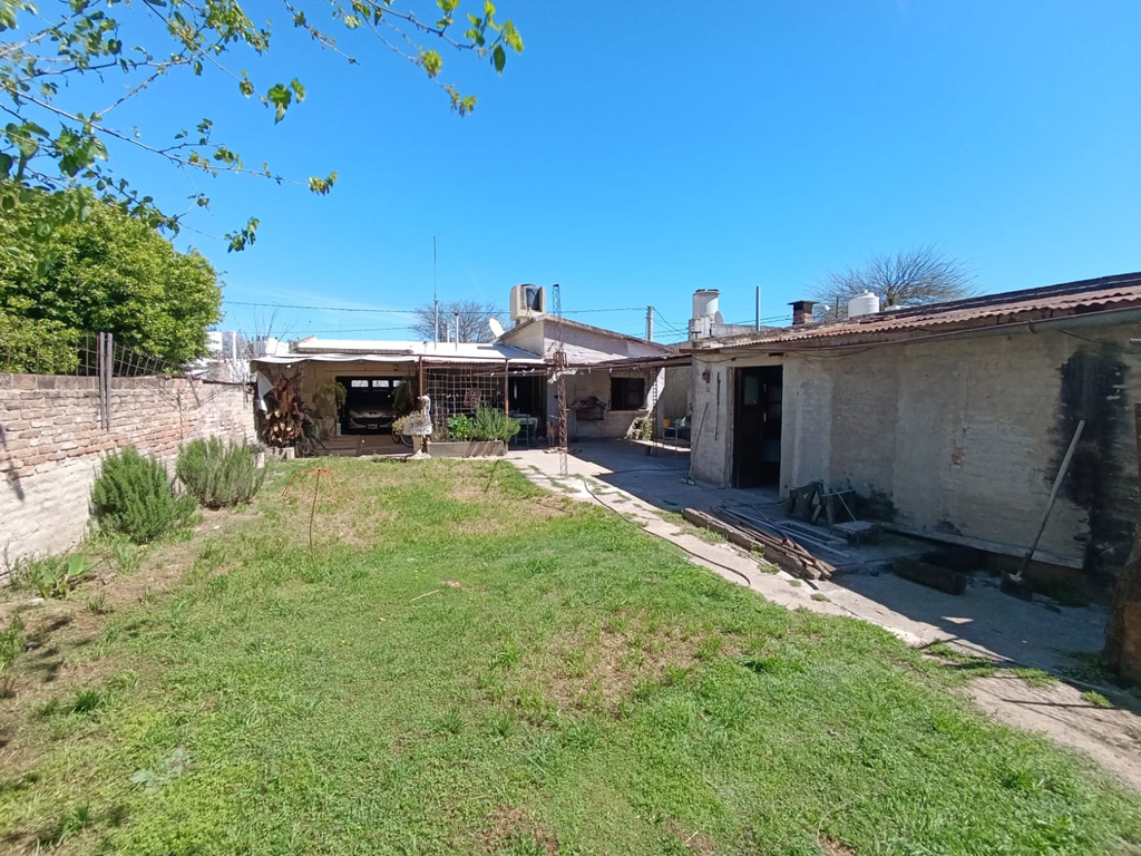 SE VENDE CASA EN ARROYITO