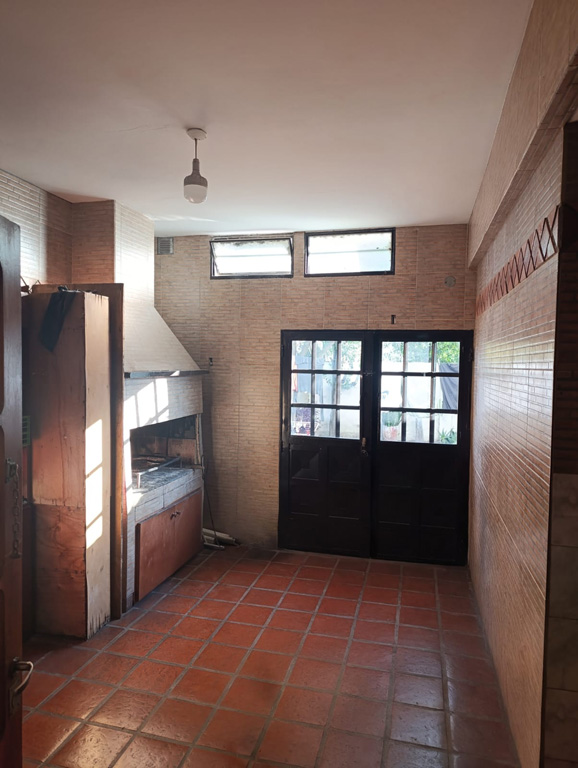 SE VENDE CASA + DEPARTAMENTO EN ARROYITO