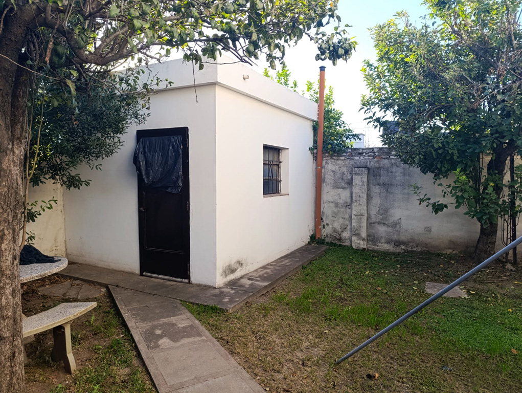 SE VENDE CASA + DEPARTAMENTO EN ARROYITO