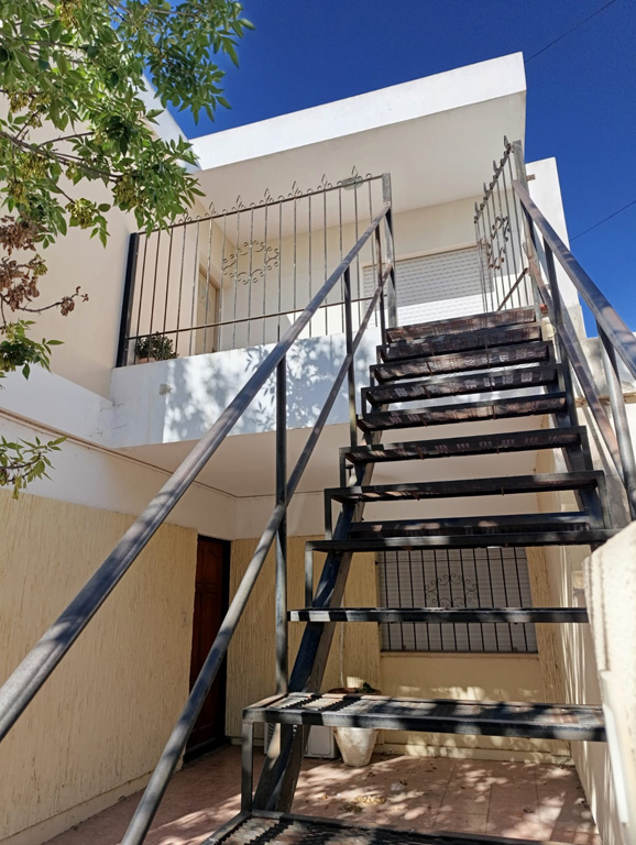 SE VENDE CASA + DEPARTAMENTO EN ARROYITO