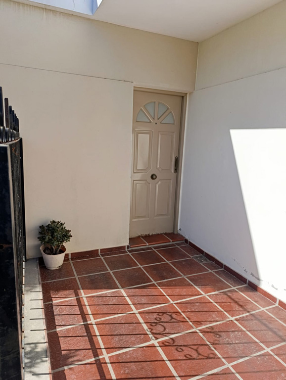 SE VENDE CASA + DEPARTAMENTO EN ARROYITO