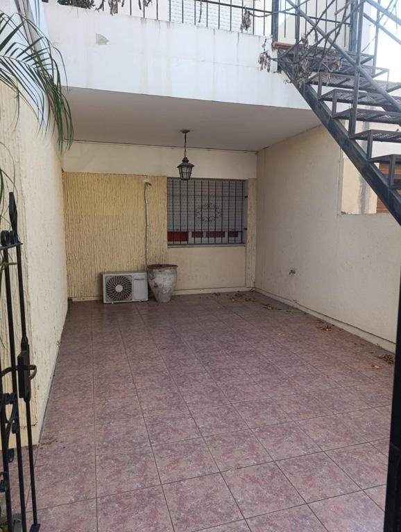 SE VENDE CASA + DEPARTAMENTO EN ARROYITO