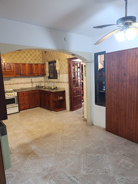 SE VENDE CASA + DEPARTAMENTO EN ARROYITO
