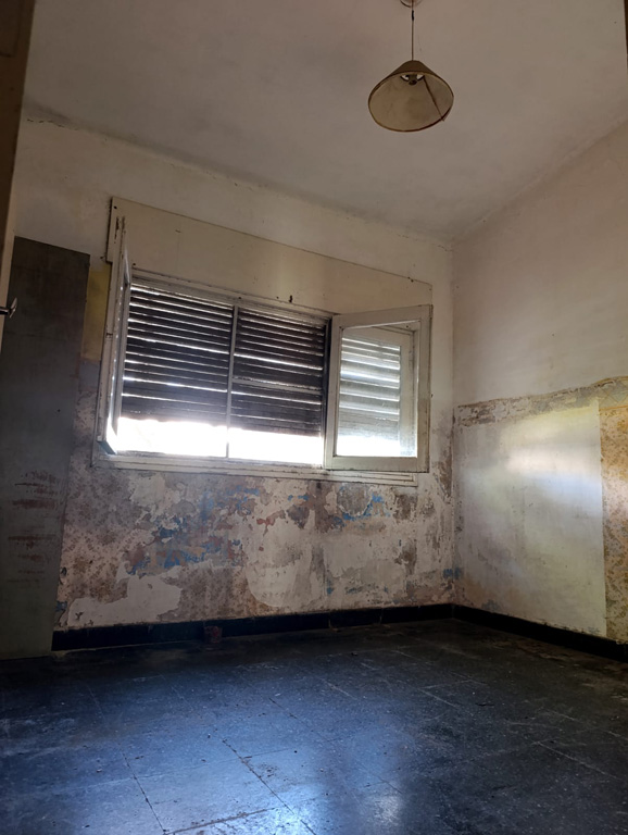 SE VENDE CASA PARA RECICLAR EN ARROYITO