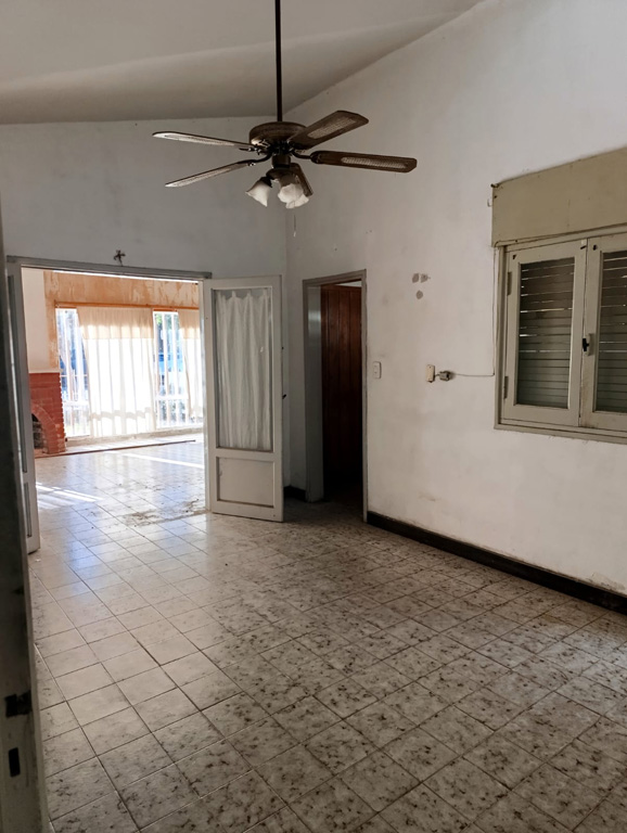 SE VENDE CASA PARA RECICLAR EN ARROYITO