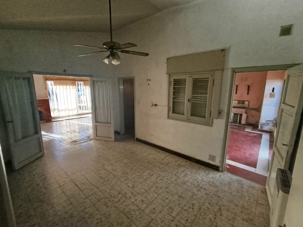 SE VENDE CASA PARA RECICLAR EN ARROYITO