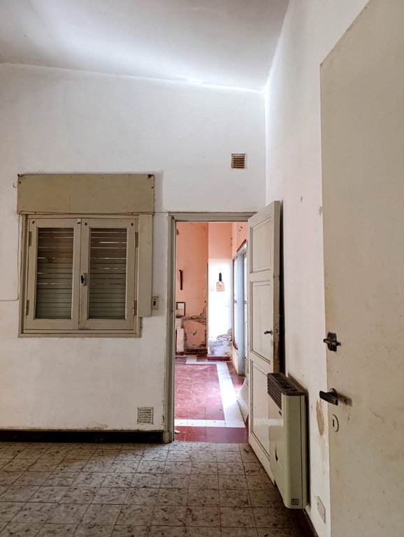 SE VENDE CASA PARA RECICLAR EN ARROYITO