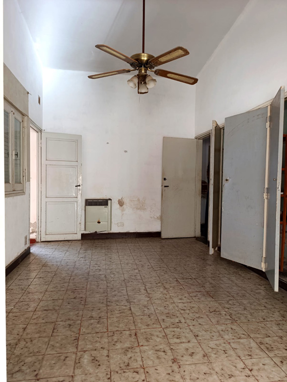 SE VENDE CASA PARA RECICLAR EN ARROYITO