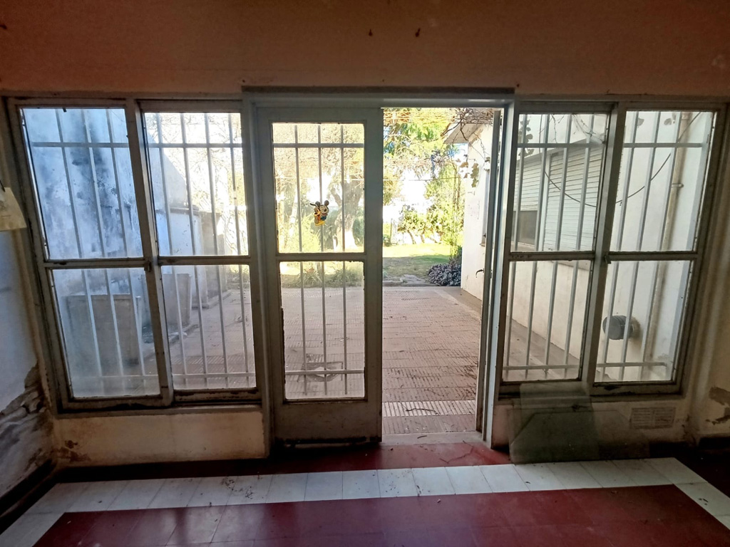 SE VENDE CASA PARA RECICLAR EN ARROYITO