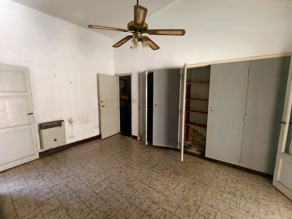 SE VENDE CASA PARA RECICLAR EN ARROYITO