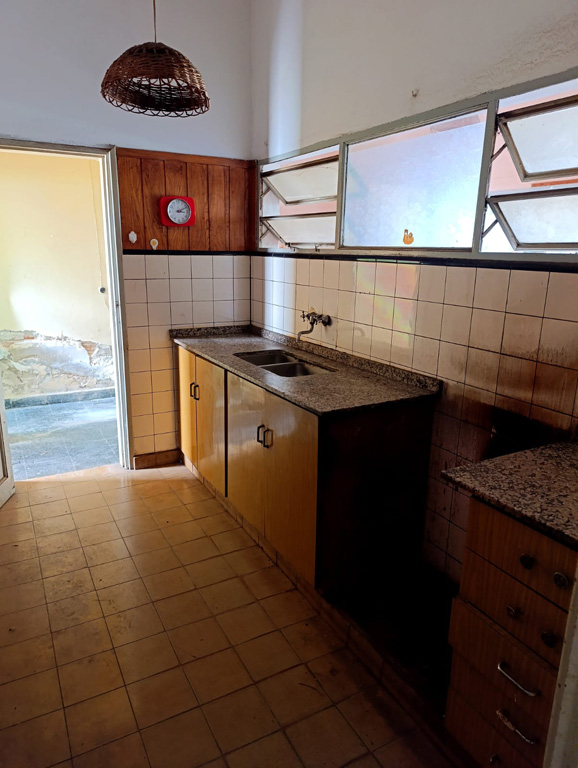 SE VENDE CASA PARA RECICLAR EN ARROYITO