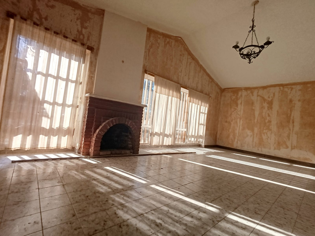 SE VENDE CASA PARA RECICLAR EN ARROYITO