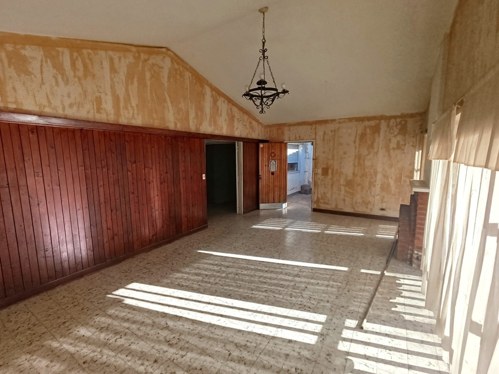 SE VENDE CASA PARA RECICLAR EN ARROYITO