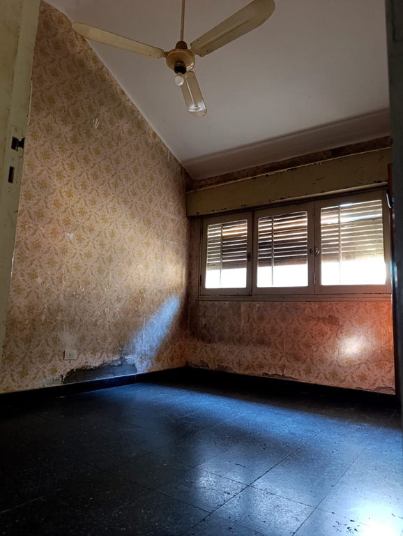 SE VENDE CASA PARA RECICLAR EN ARROYITO