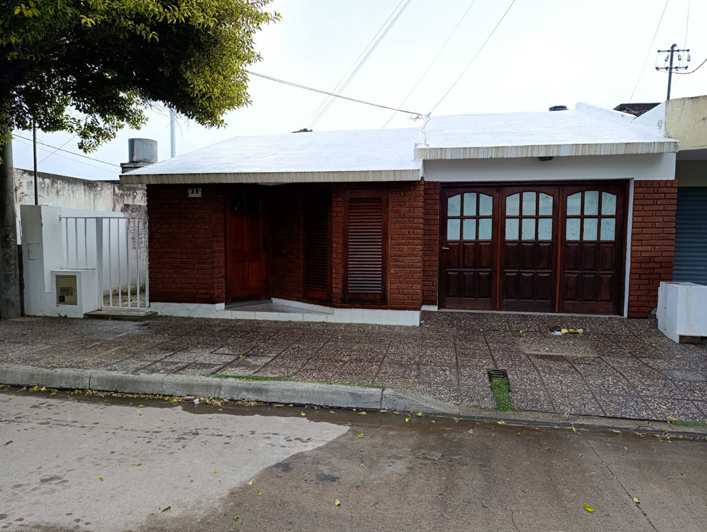 SE VENDE CASA EN ARROYITO