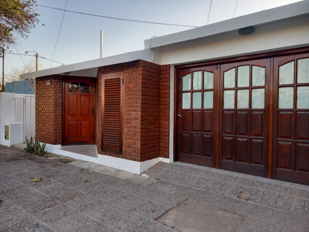 SE VENDE CASA EN ARROYITO