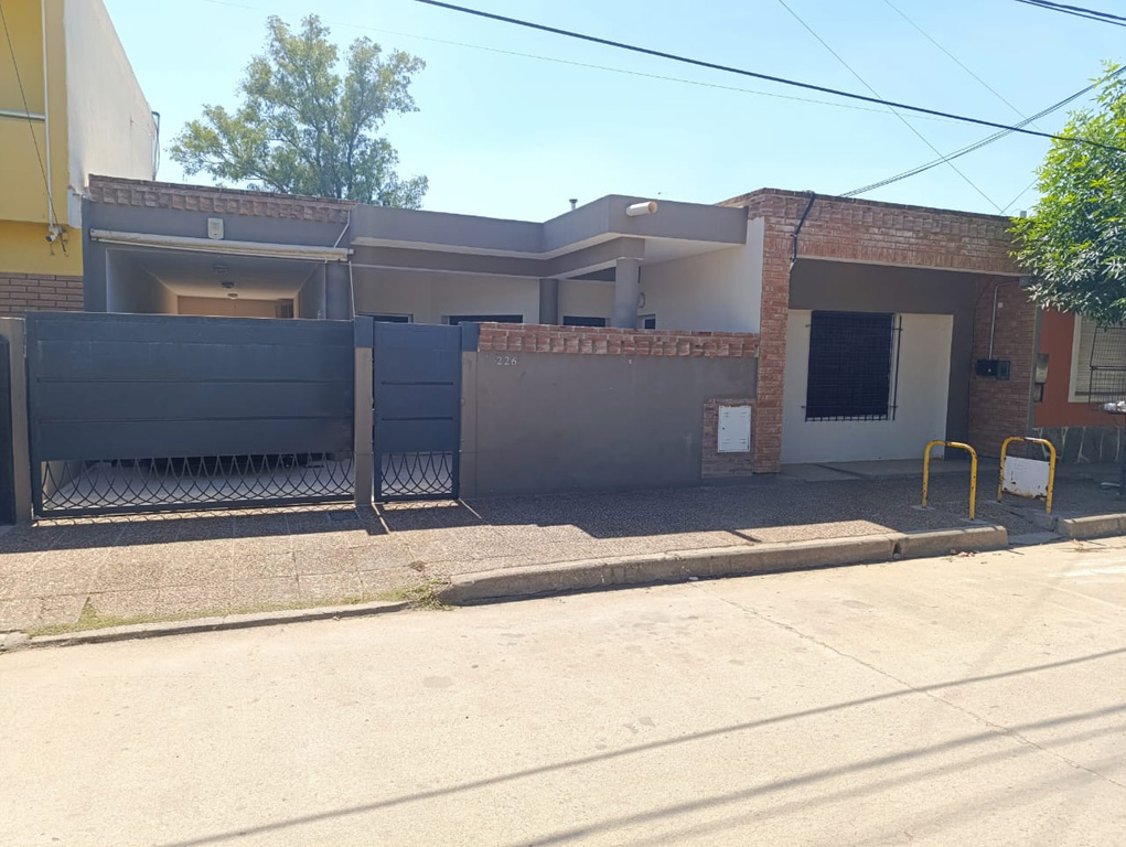 SE VENDE CASA EN ARROYITO