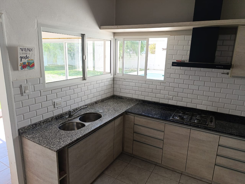 SE VENDE CASA EN ARROYITO