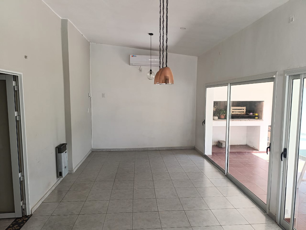 SE VENDE CASA EN ARROYITO