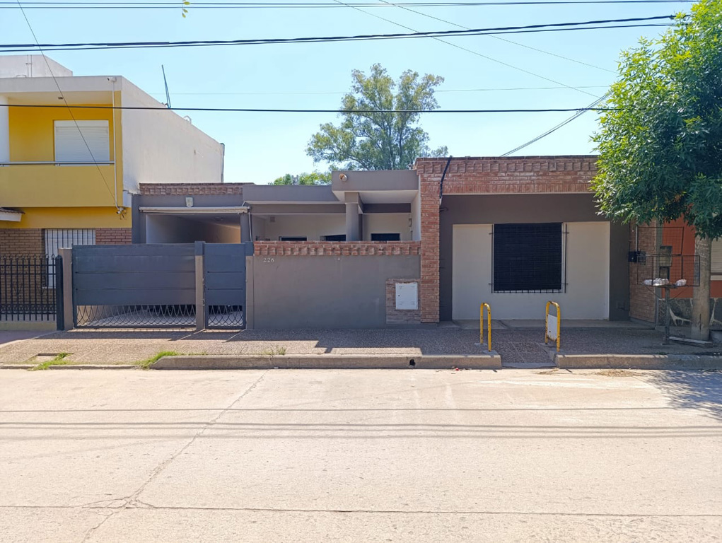 SE VENDE CASA EN ARROYITO