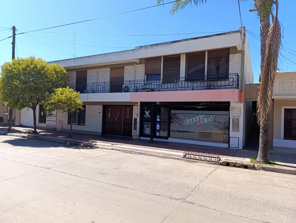 SE VENDE CASA + LOCAL COMERCIAL EN ARROYITO (ZONA CENTRO)