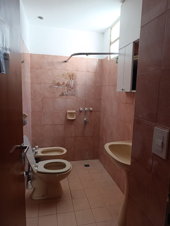 SE VENDE CASA + LOCAL COMERCIAL EN ARROYITO (ZONA CENTRO)