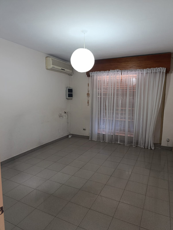 SE VENDE CASA + LOCAL COMERCIAL EN ARROYITO (ZONA CENTRO)