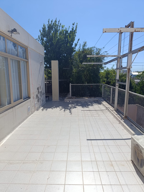 SE VENDE CASA + LOCAL COMERCIAL EN ARROYITO (ZONA CENTRO)