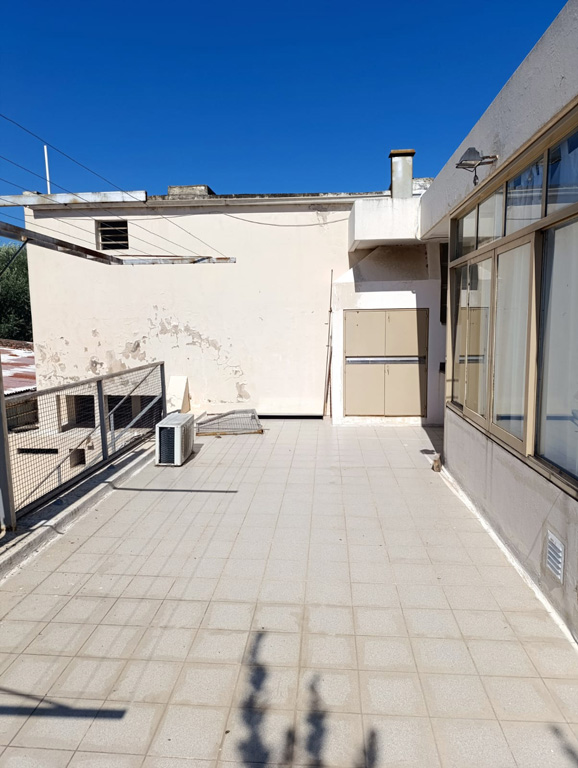 SE VENDE CASA + LOCAL COMERCIAL EN ARROYITO (ZONA CENTRO)