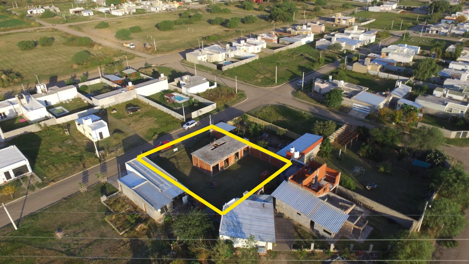 SE VENDE TERRENO CON CONSTRUCCION A TERMINAR - EL TIO