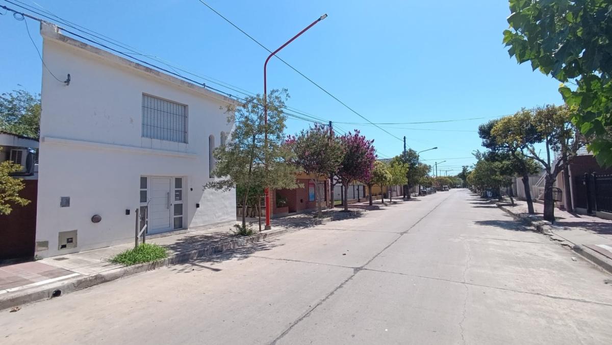 SE VENDE DEPARTAMENTO DOS PISOS EN ARROYITO