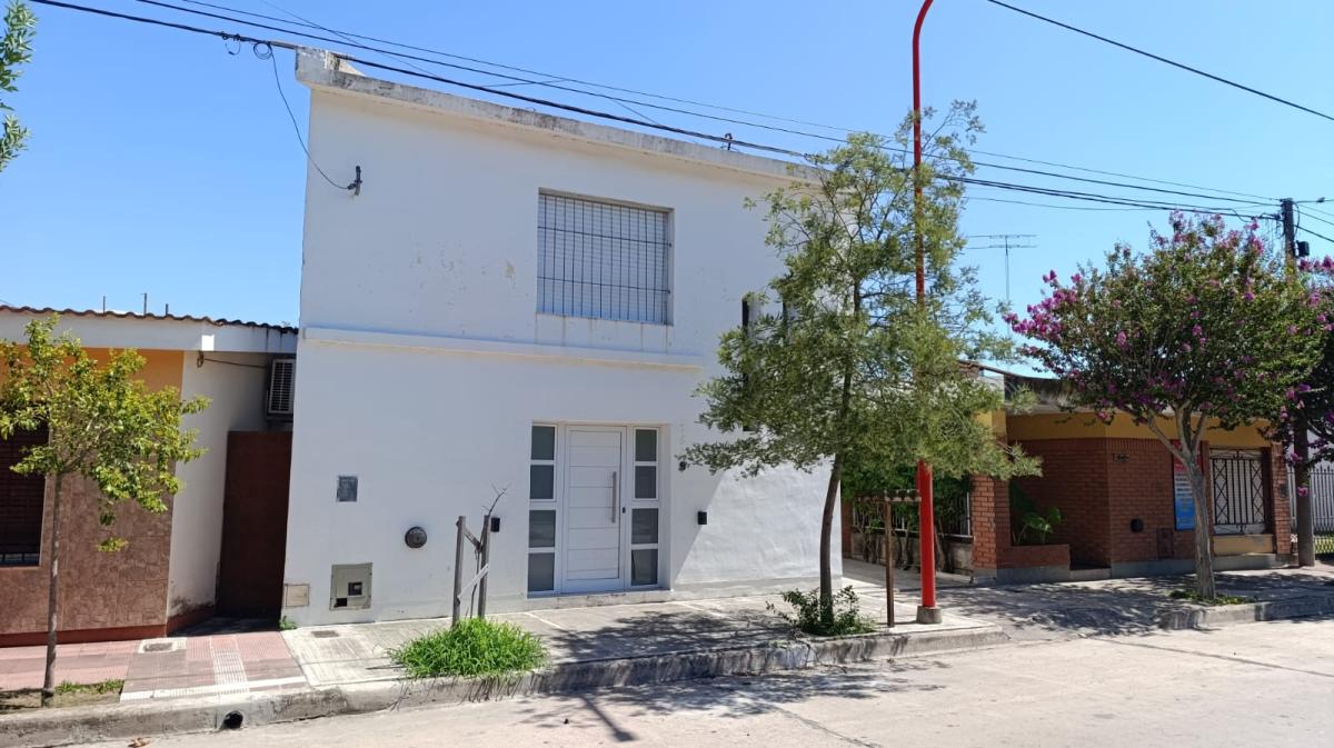 SE VENDE DEPARTAMENTO DOS PISOS EN ARROYITO