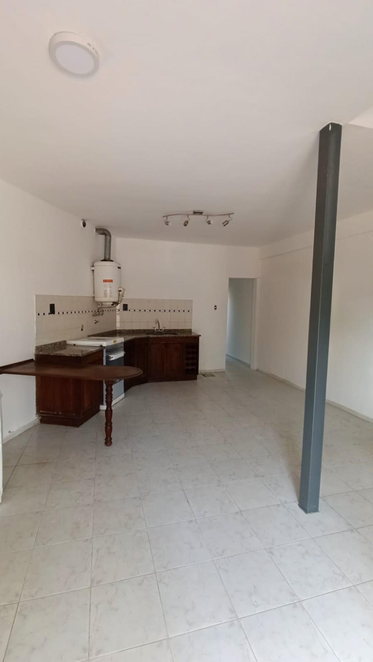 SE VENDE DEPARTAMENTO DOS PISOS EN ARROYITO