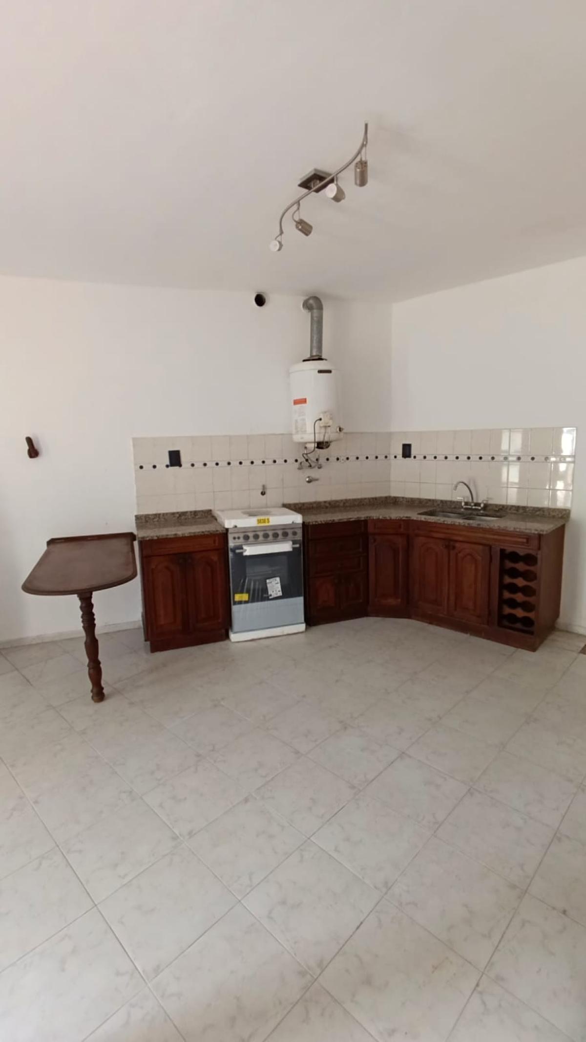 SE VENDE DEPARTAMENTO DOS PISOS EN ARROYITO