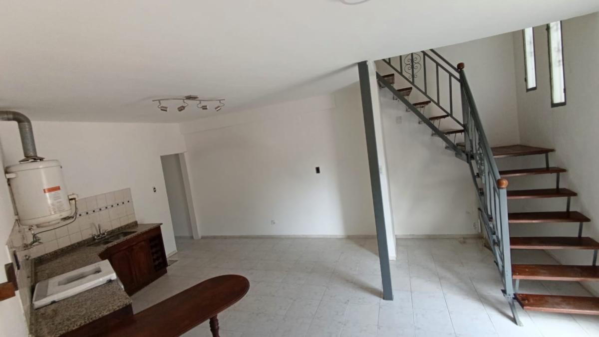 SE VENDE DEPARTAMENTO DOS PISOS EN ARROYITO
