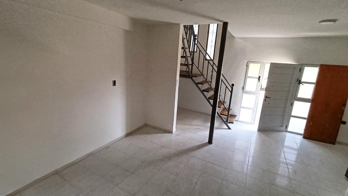 SE VENDE DEPARTAMENTO DOS PISOS EN ARROYITO