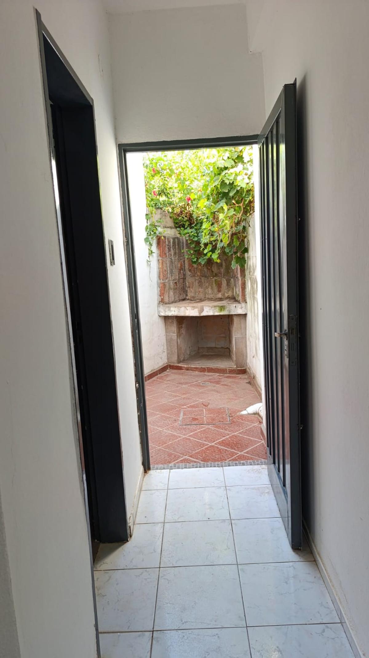 SE VENDE DEPARTAMENTO DOS PISOS EN ARROYITO