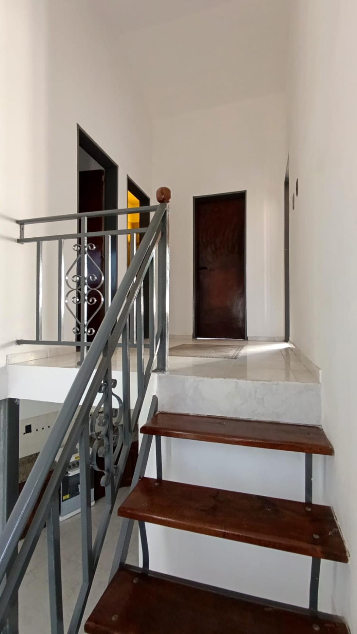 SE VENDE DEPARTAMENTO DOS PISOS EN ARROYITO