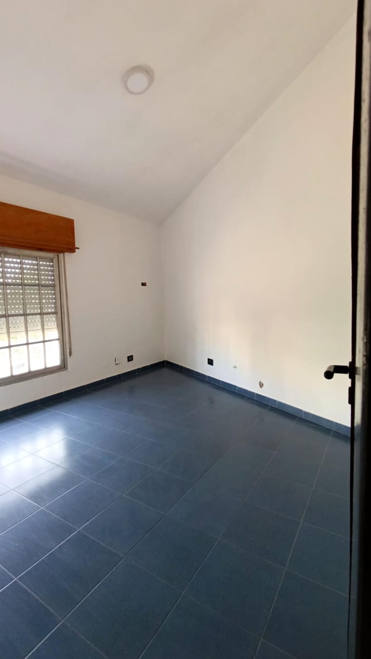 SE VENDE DEPARTAMENTO DOS PISOS EN ARROYITO