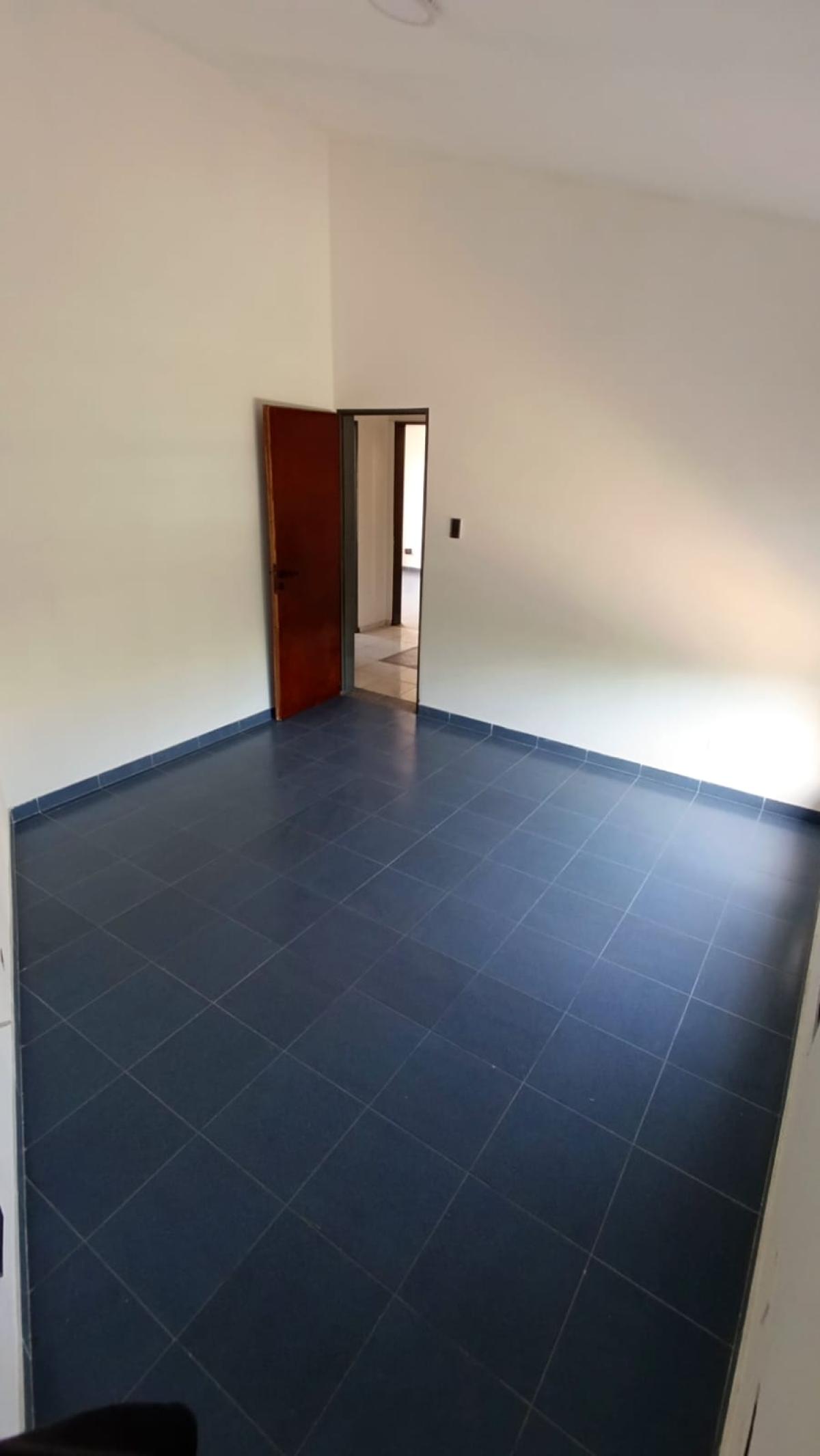 SE VENDE DEPARTAMENTO DOS PISOS EN ARROYITO