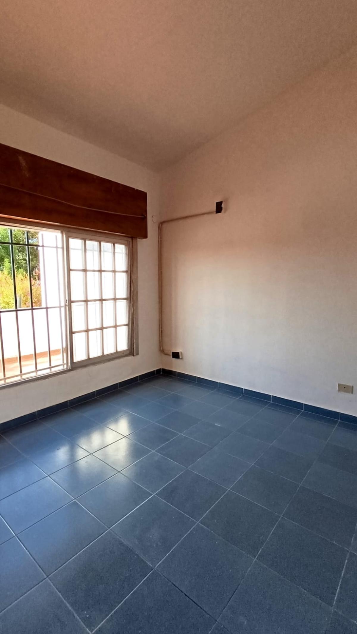 SE VENDE DEPARTAMENTO DOS PISOS EN ARROYITO