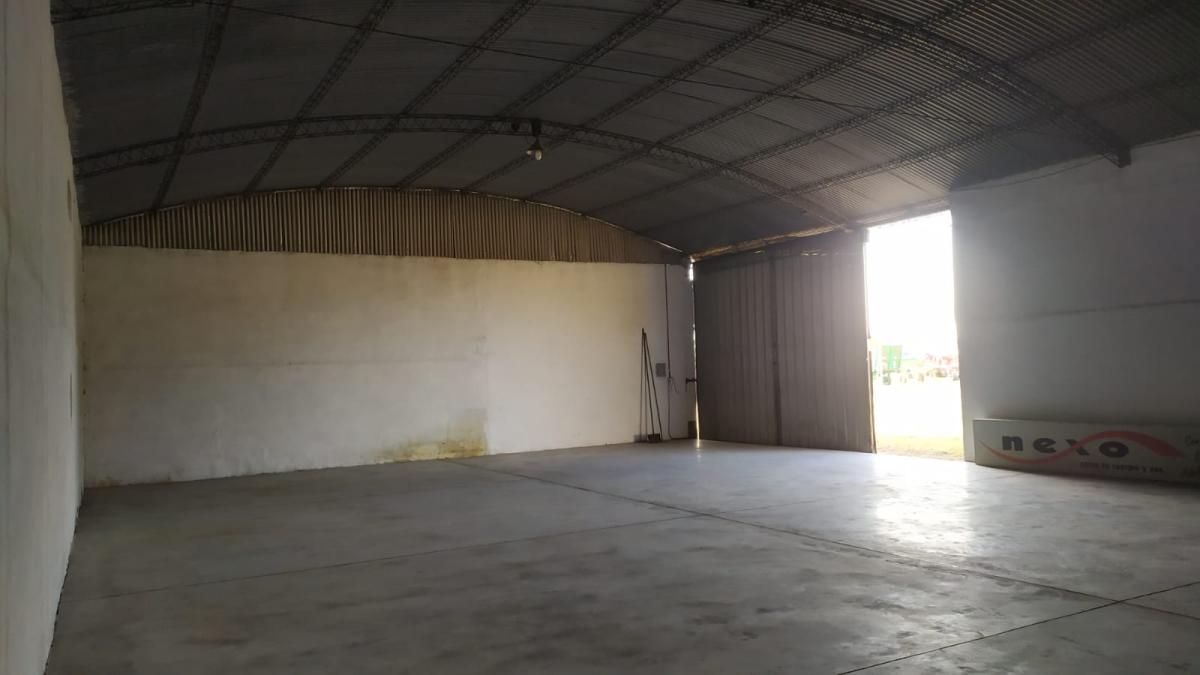 SE VENDE GALPON EN ARROYITO