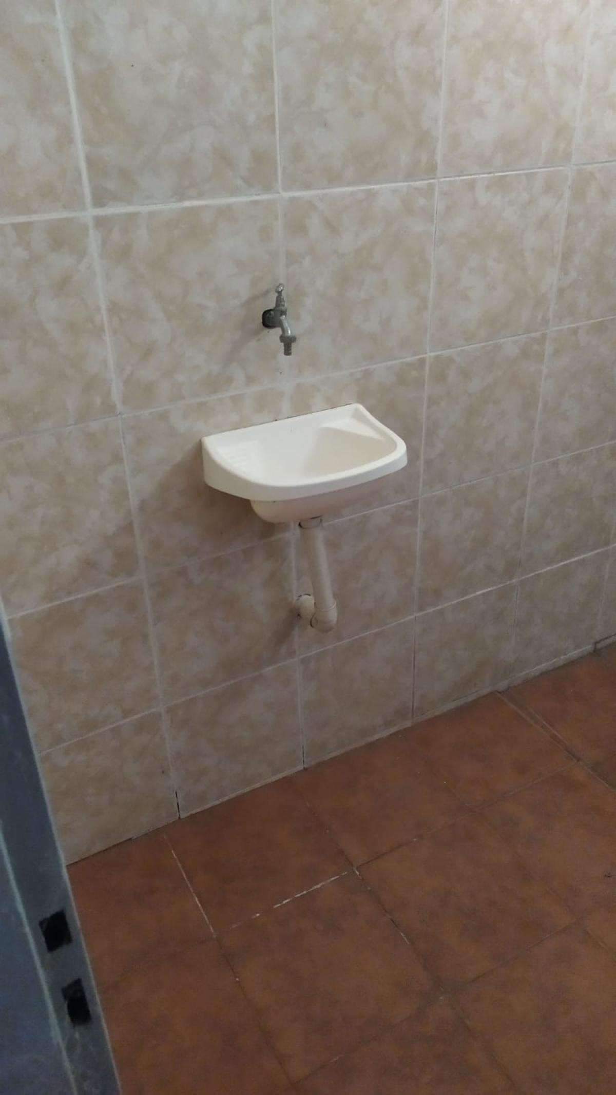 SE VENDE GALPON EN ARROYITO