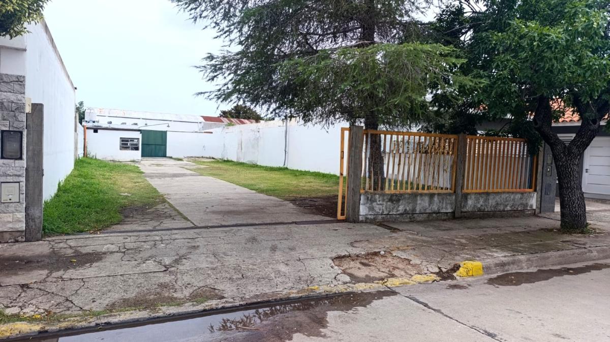 SE VENDE GALPON EN ARROYITO