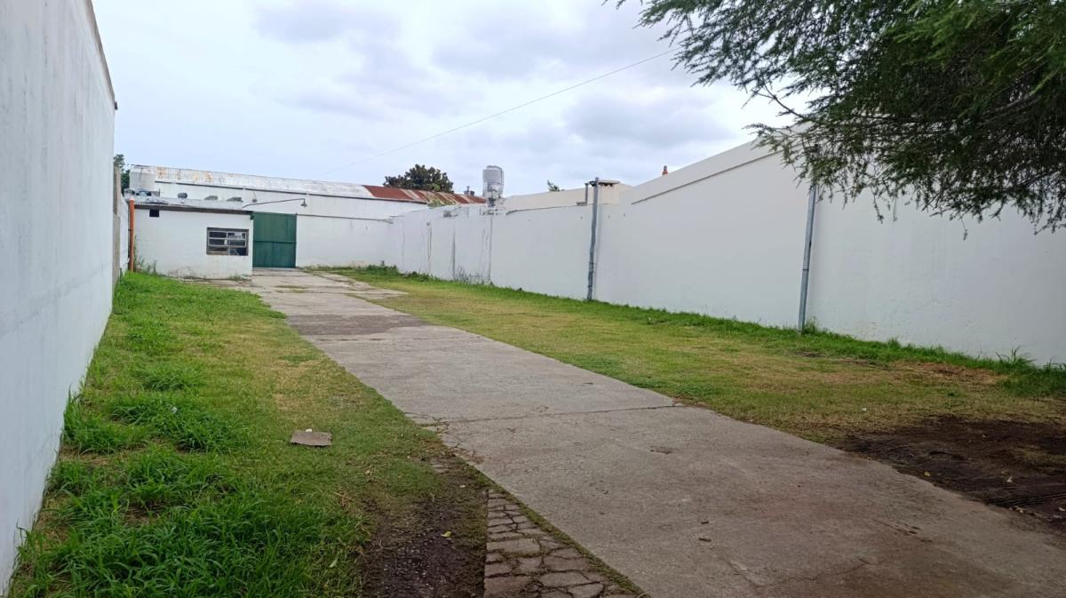 SE VENDE GALPON EN ARROYITO